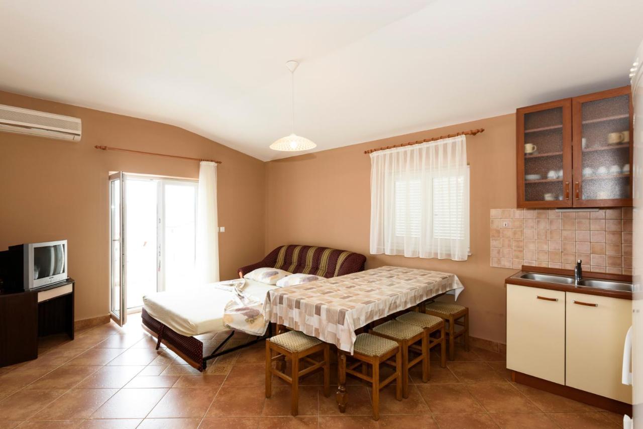 Apartments Golubic スヴェティ・ペタル エクステリア 写真