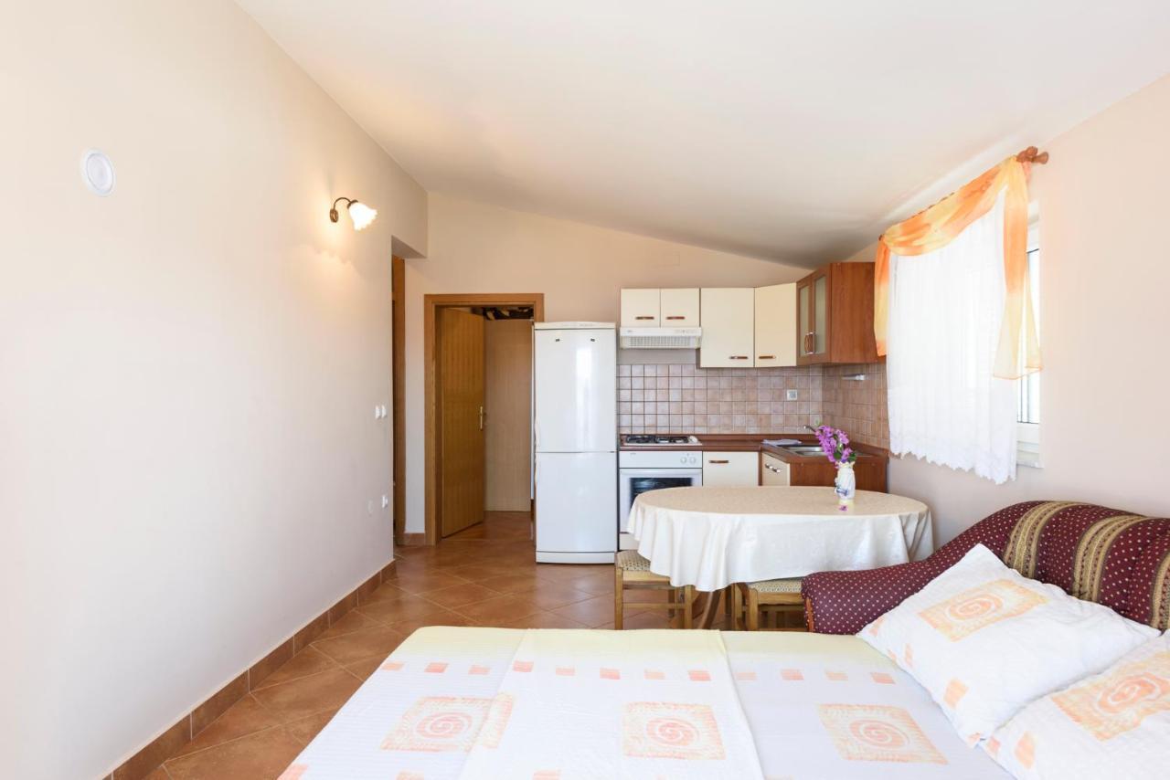 Apartments Golubic スヴェティ・ペタル エクステリア 写真