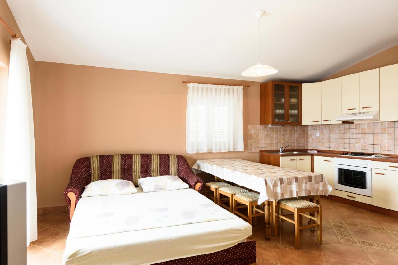 Apartments Golubic スヴェティ・ペタル エクステリア 写真