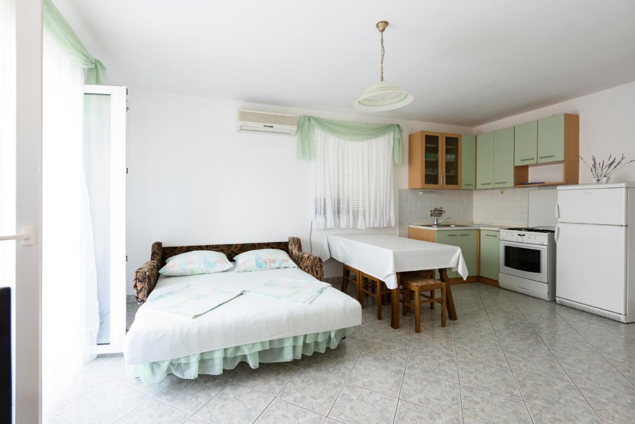 Apartments Golubic スヴェティ・ペタル エクステリア 写真