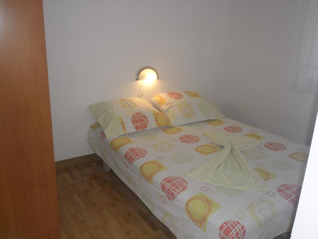 Apartments Golubic スヴェティ・ペタル 部屋 写真