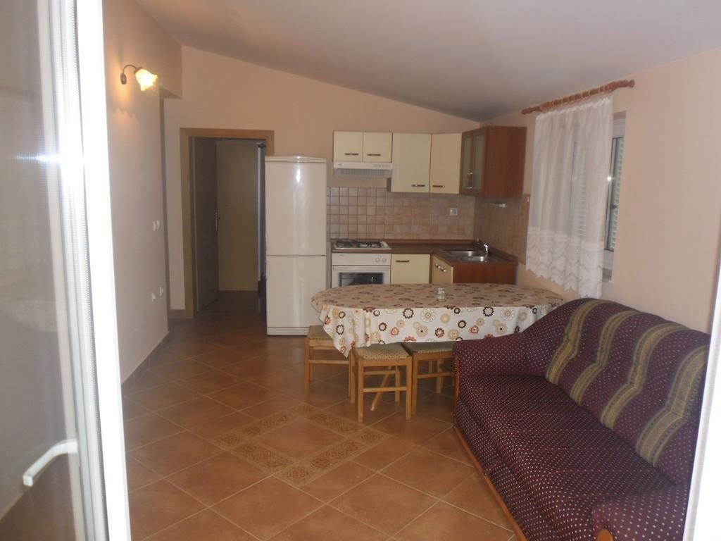 Apartments Golubic スヴェティ・ペタル 部屋 写真